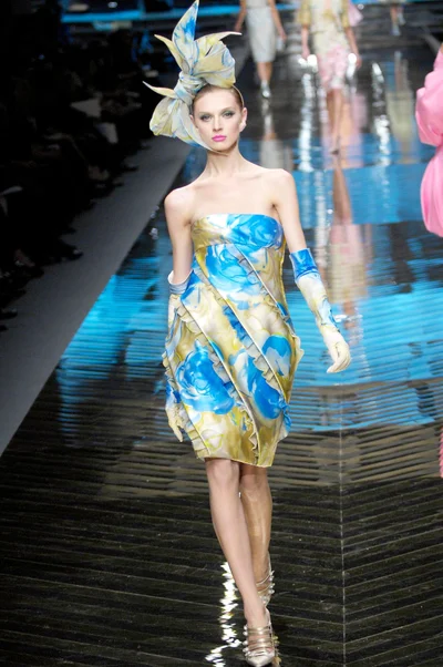 Look 32